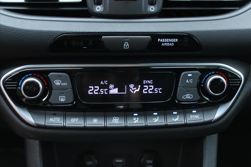 Hyundai i30 1.5 T-GDI 117kW N-LINE ČR - fotka 21 z 28