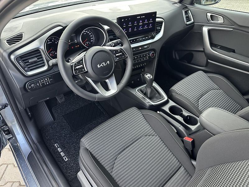 Kia Ceed (2025) 1,5 T-GDi 103 kW TOP - fotka 4 z 6