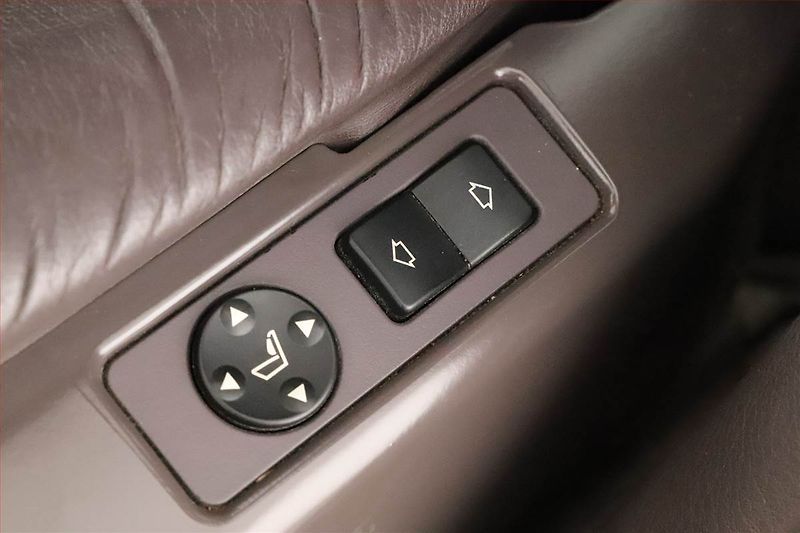 BMW Řada 7 (1994) 740i, Automat, Kůže, Tempomat - fotka 11 z 20
