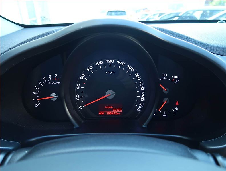 Kia Sportage (2011) 1.6 GDI, Tempomat - fotka 11 z 15