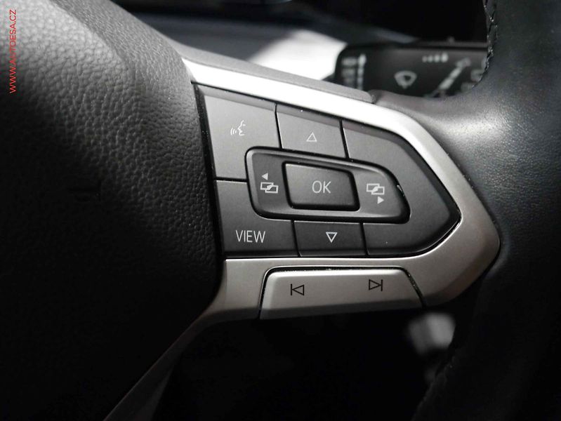 Volkswagen Golf (2020) 1.5TSi, AC, LED, navi - fotka 14 z 23
