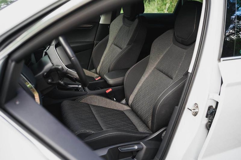 Škoda Karoq (2025) 1.5 TSI, Top Selection, ACC - fotka 14 z 25