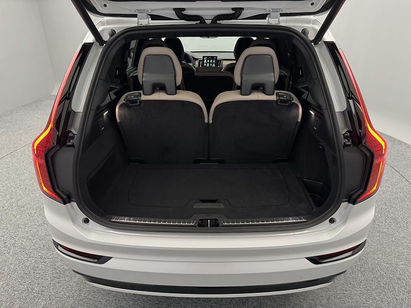 Volvo XC90 (2026) B5 AWD AUT DARK ULTRA 7 míst - fotka 24 z 26