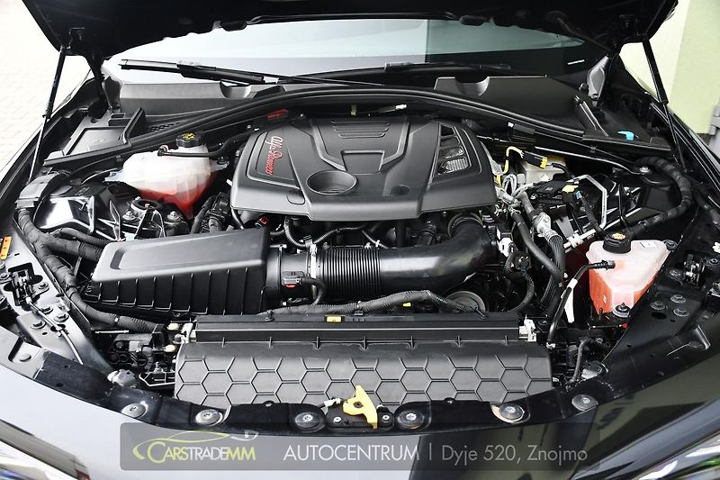 Alfa Romeo Giulia 2.0T 16V 206kW VELOCE AT8 Q4 - fotka 49 z 53