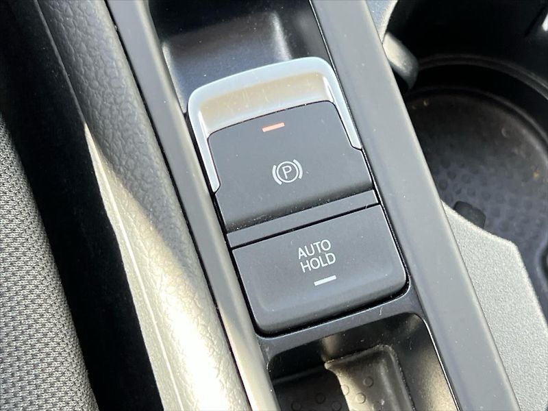 Volkswagen Golf 1,0 TSi 81kW COMFORTLINE  7 FL - fotka 17 z 22