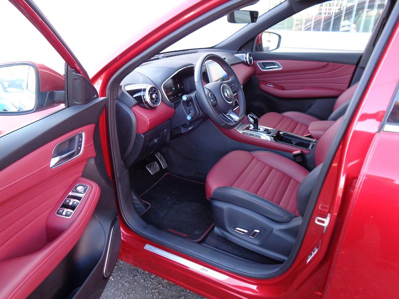 MG EHS 1,5 PHEV 10 AT, Exclusive - fotka 9 z 41