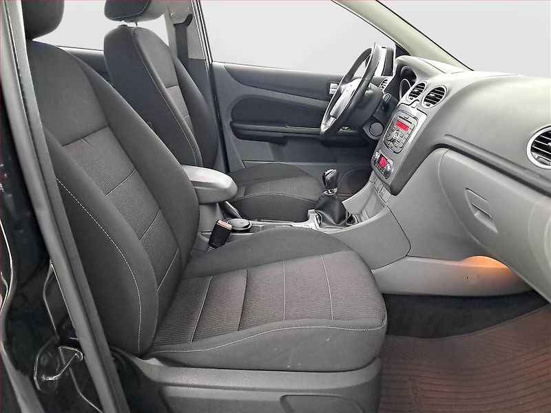 Ford Focus (2010) 1.8 16V, po STK, Tažné - fotka 9 z 14