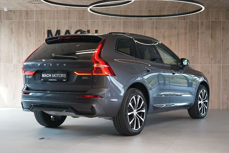 Volvo XC60 B5 AWD Plus Dark, Ventilace - fotka 9 z 46