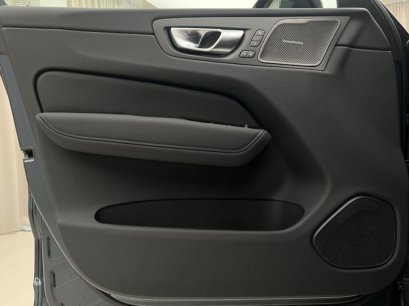 Volvo XC60 (2026) T6 AWD RECHARGE DARK PLUS AUT - fotka 22 z 47