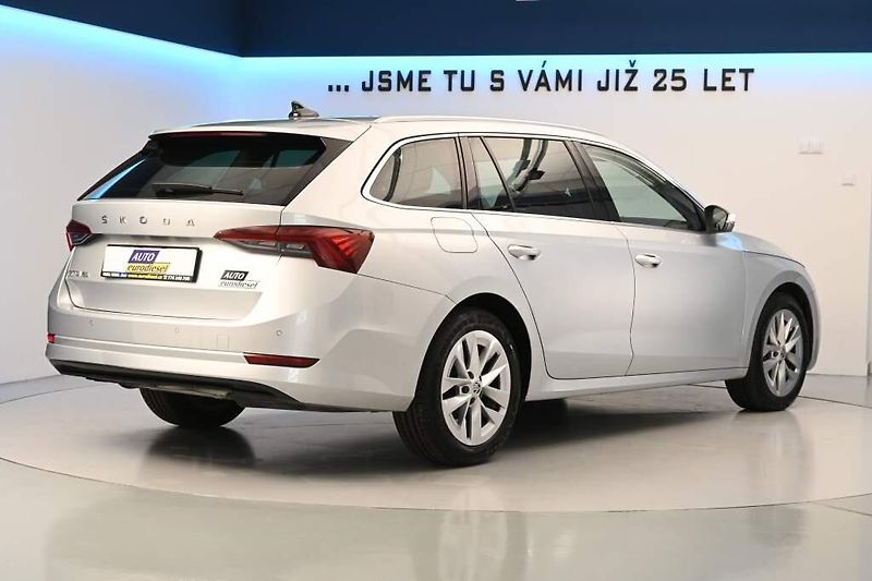 Škoda Octavia (2021) 2.0 FIRST EDITION LED Tažné Ma - fotka 4 z 33