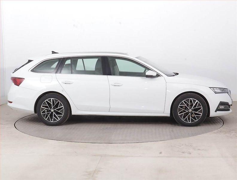 Škoda Octavia (2021) Style 2.0 TDI, Kůže, Navi - fotka 6 z 17