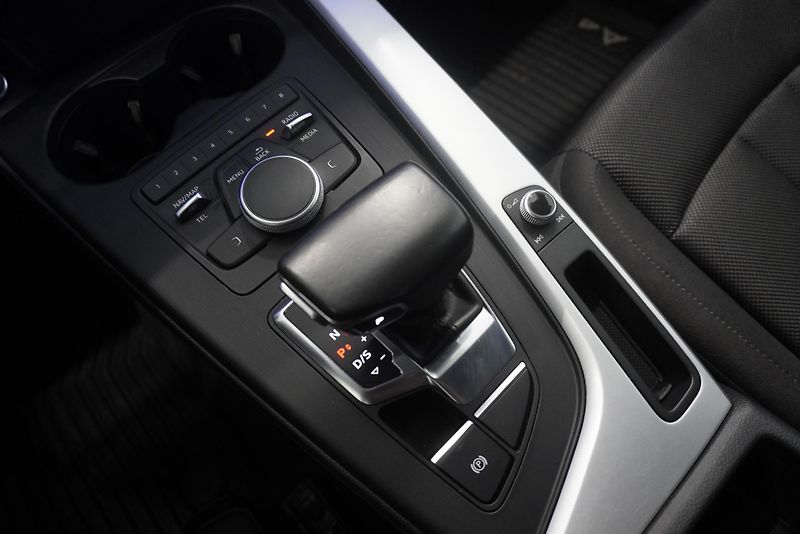 Audi A4 2.0TFSi 140 kW - fotka 21 z 31