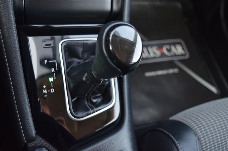Toyota Auris 1,2 i 85KW XENONY AUTOMAT ALU - fotka 48 z 55