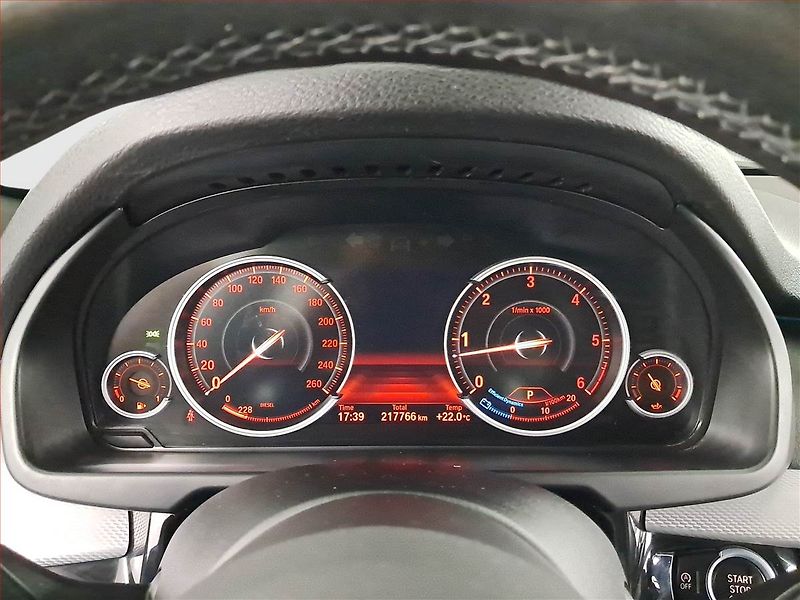 BMW X5 (2016) xDrive30d - fotka 11 z 24