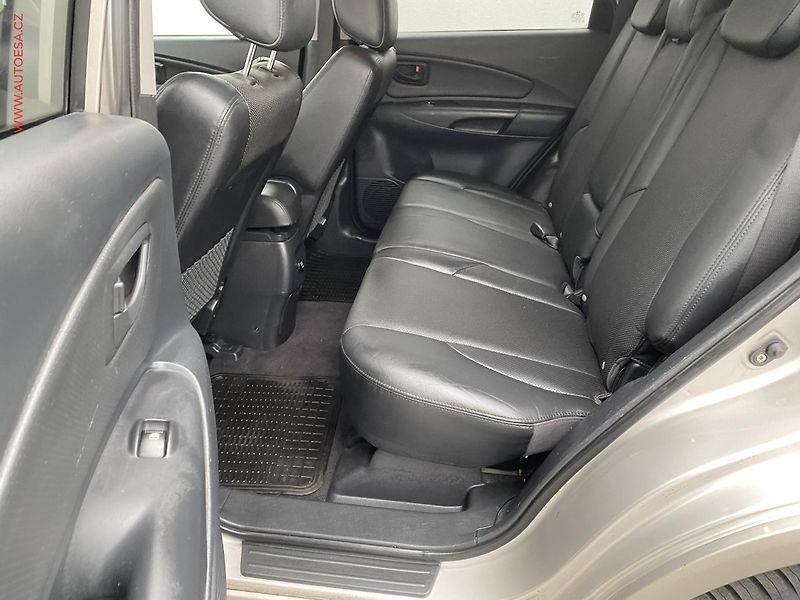 Hyundai Tucson (2006) 2.0i, AC, TZ, výhřev sed - fotka 10 z 16