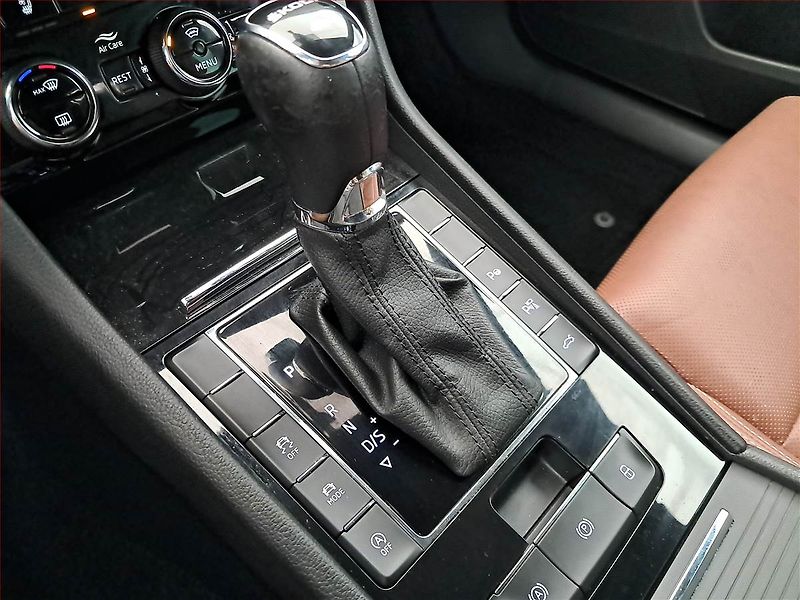 Škoda Superb (2022) Laurin&Klement 2.0 TDI - fotka 16 z 18
