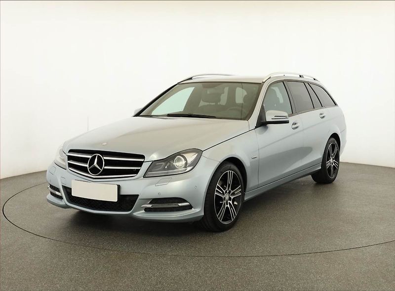 Mercedes-Benz Třídy C (2013) C 220 CDI, 4X4, Automat, Kůže - fotka 2 z 17