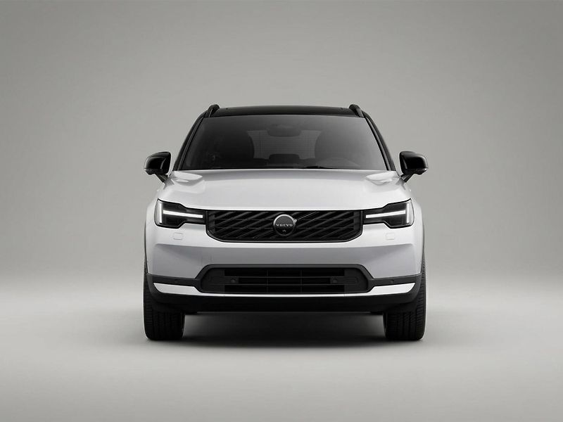 Volvo XC40 (2026) B4 ULTRA BLACK EDITION - fotka 8 z 16