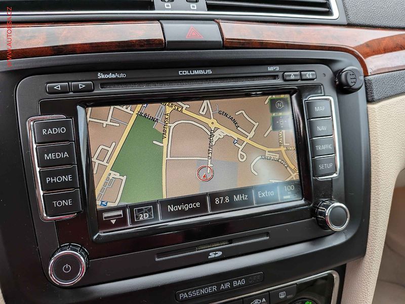 Škoda Superb (2009) 2.0 TDi, 2.maj, Elegance - fotka 12 z 17