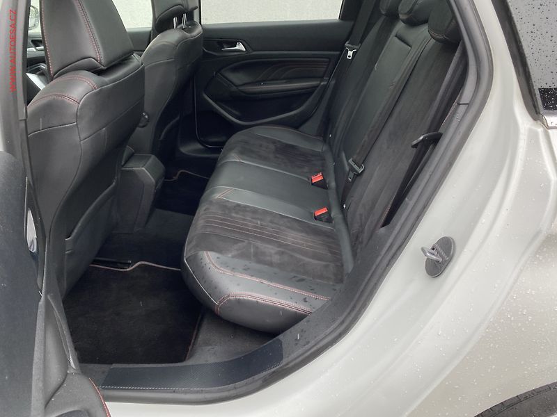 Peugeot 308 (2015) 2.0HDi, AC, LED, navi - fotka 10 z 16