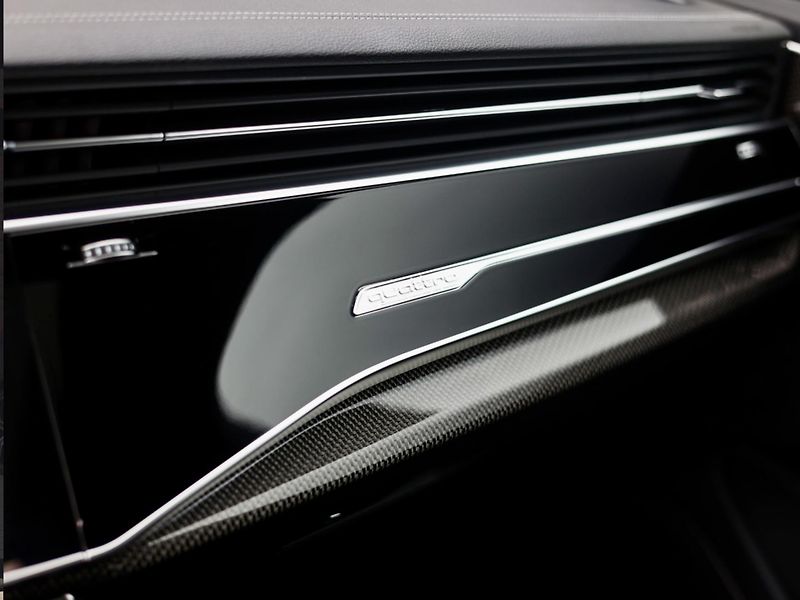 Audi Q7 (2022) 60 TFSIe Quattro Competition - fotka 31 z 42