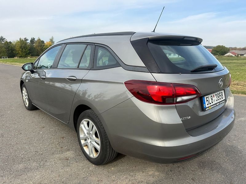 Opel Astra SPORTS TOURER 1,6 TDI 54000KM - fotka 3 z 17