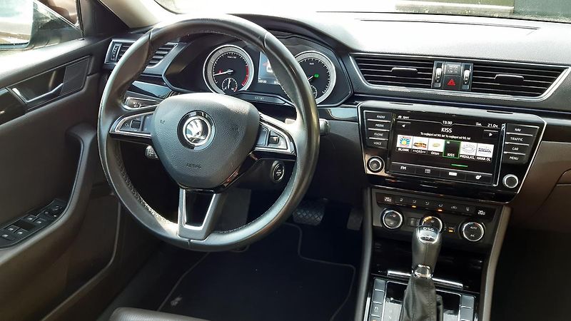Škoda Superb 2.0 TSI Laurin&Klement DSG 4x4 - fotka 19 z 34