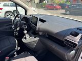 Opel Combo (2021) 1,2i 81 KW 7Míst L2 - náhled 25