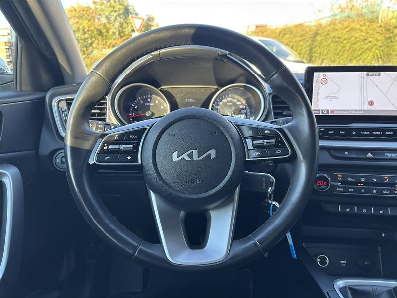 Kia Ceed 1,5 TGDi TOP ZÁRUKA NAVI KAMER - fotka 16 z 41