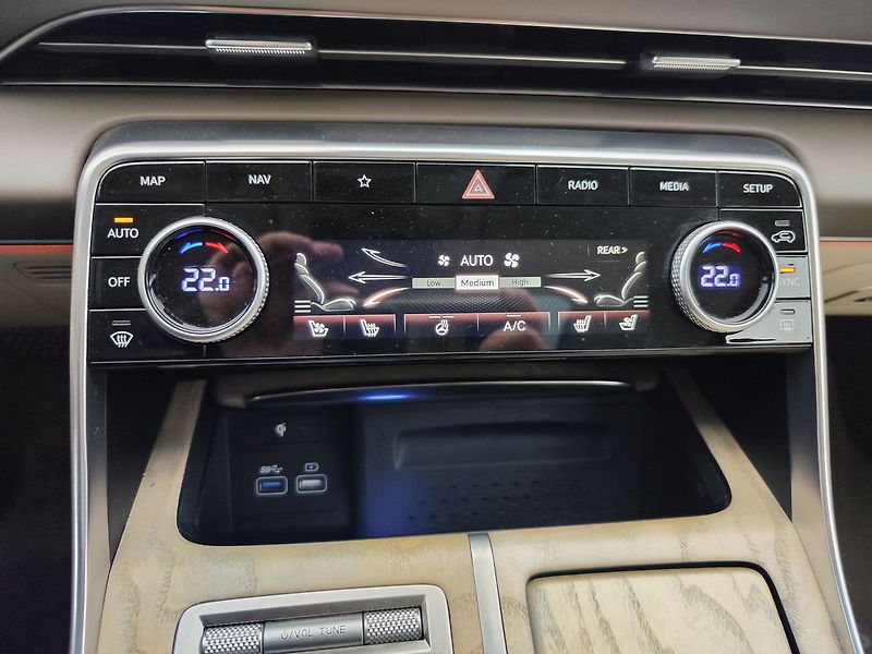 Genesis GV80 3.5 T V6/279kW Prestige DCT - fotka 29 z 43