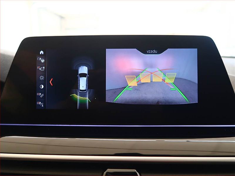 BMW Řada 5 (2019) 520d xDrive, 4X4, Automat - fotka 18 z 19