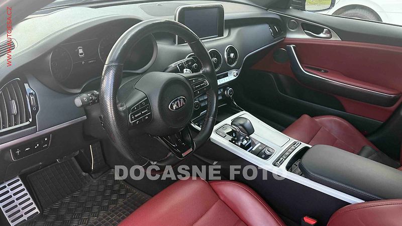 Kia Stinger (2018) 3.3V6T-GDi 4x4, AT, LED, navi - fotka 3 z 3