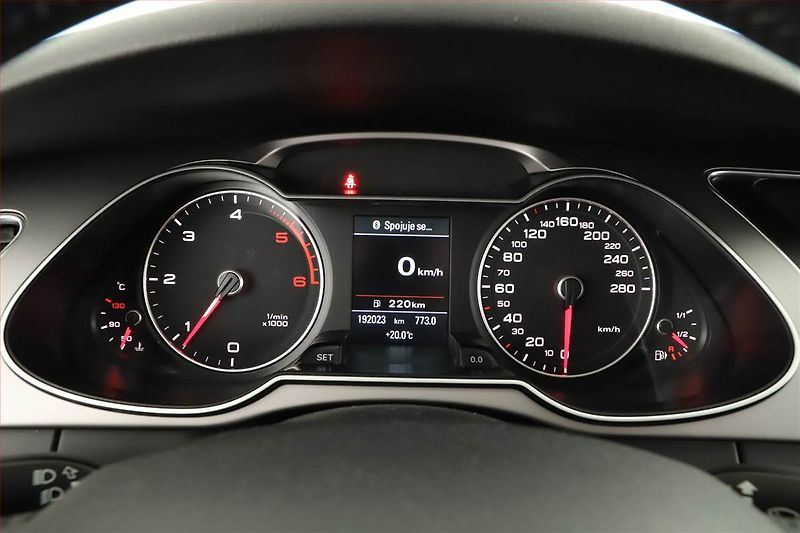 Audi A4 (2013) 2.0 TDI, Serv.kniha, Bi-Xenony - fotka 9 z 18