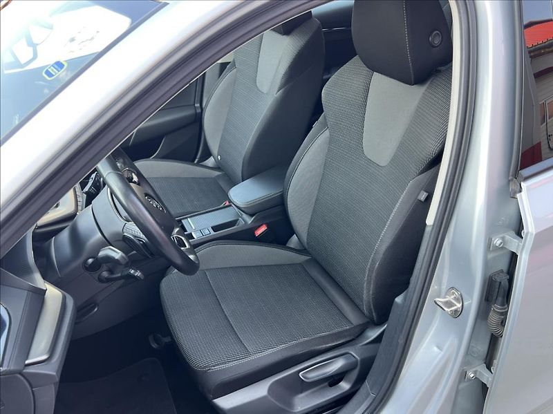Škoda Octavia 2,0 TDi EXECUTIVE DSG - fotka 9 z 30