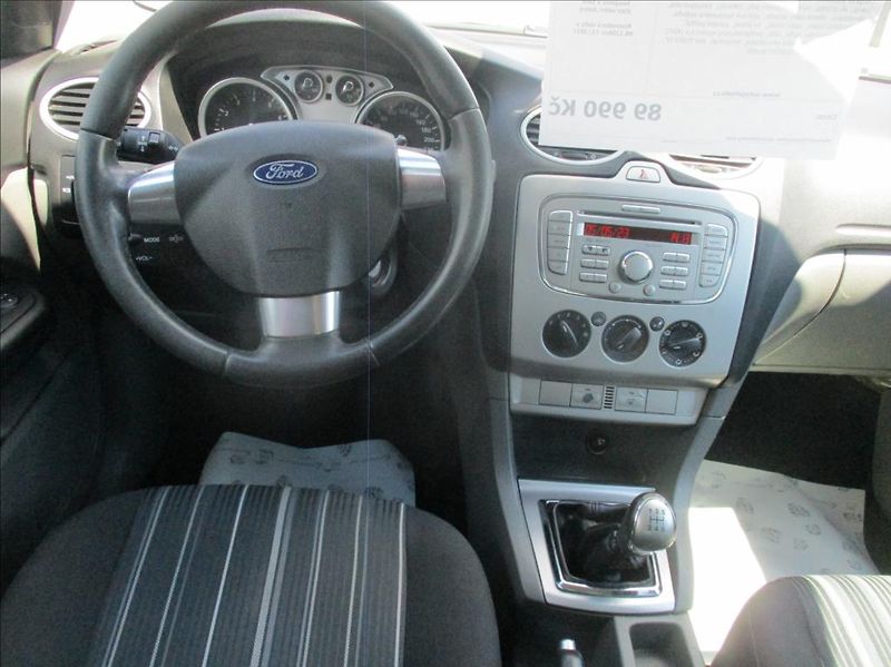 Ford Focus 1,6 i, klima, serv. kniha, - fotka 16 z 33