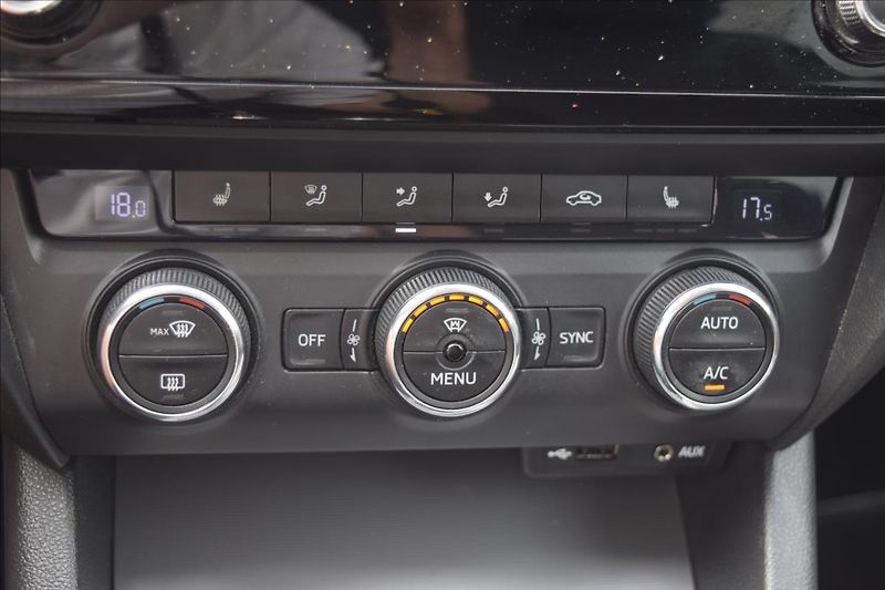 Škoda Octavia 1,4 TSI 110KW NÍZKÉ KM XENONY - fotka 45 z 51