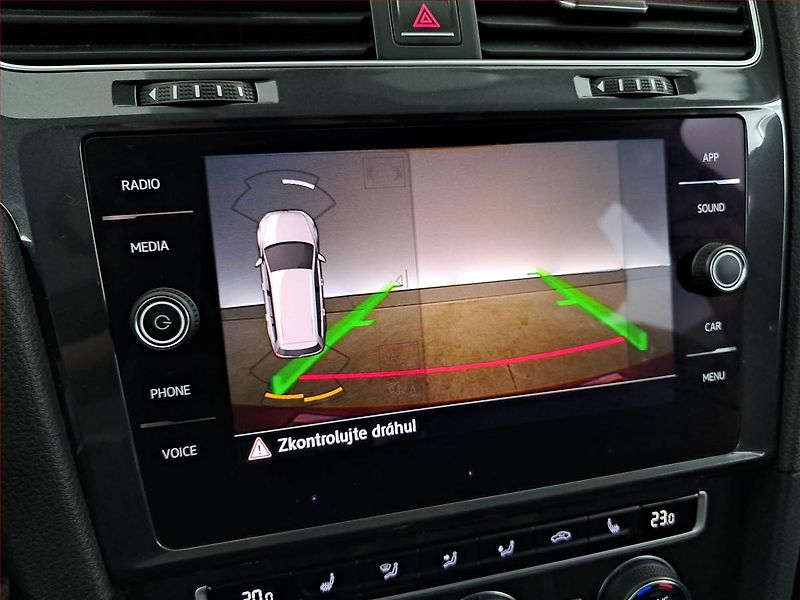 Volkswagen Golf (2018) 1.0 TSI, Tempomat - fotka 14 z 19