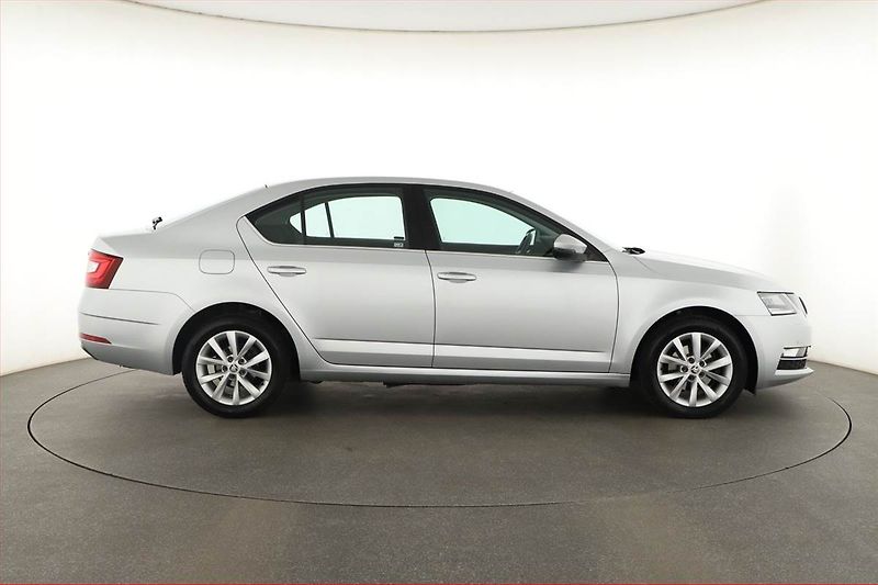 Škoda Octavia (2018) Style 1.6 TDI, ČR,1.maj - fotka 6 z 14