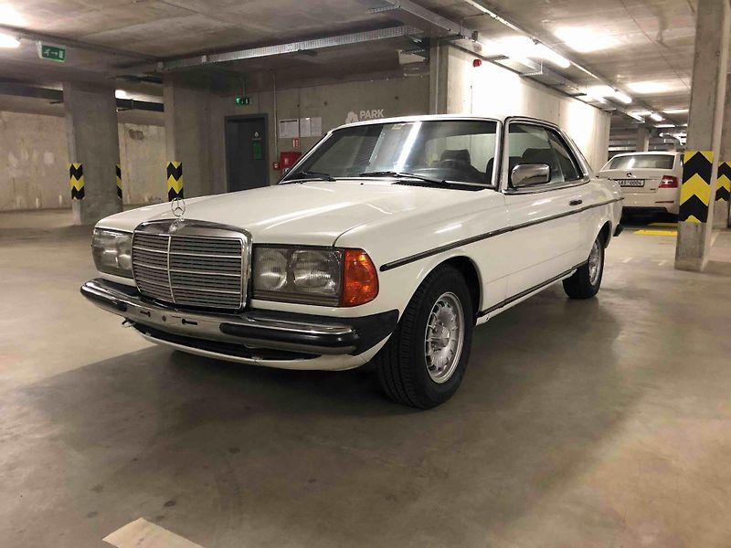 Mercedes-Benz 280 (1980) - fotka 1 z 9