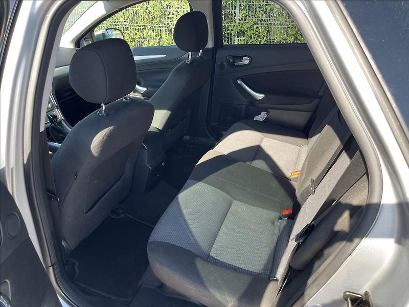 Ford Mondeo 1,6 i KLIMA ROZVODY SERVIS - fotka 13 z 34