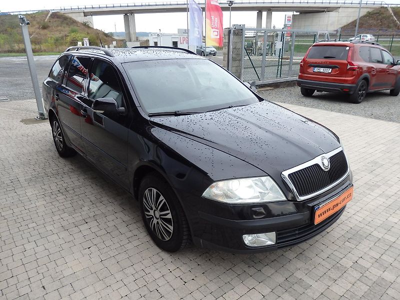 Škoda Octavia 1,6 75kW KLIMA, ABS, ESP - fotka 3 z 12