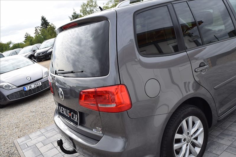 Volkswagen Touran 1,6 d 77KW BIXENON TAŽNÉ - fotka 8 z 40