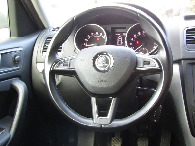 Škoda Yeti (2014) 1.6 TDI 77kW  BEZ KOROZE - fotka 16 z 38
