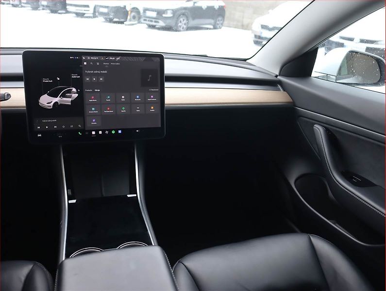 Tesla Model 3 (2020) Std Range Plus 52kWh, SoH 83% - fotka 8 z 24