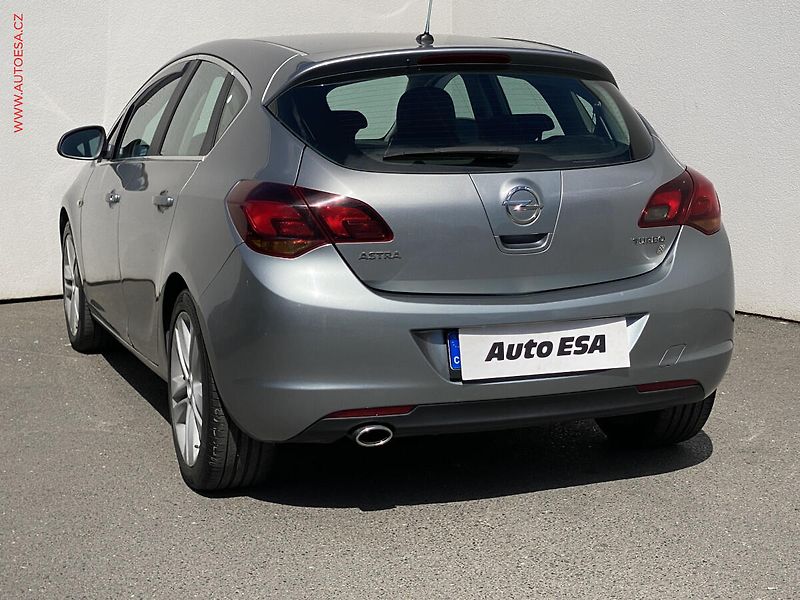 Opel Astra (2010) 1.6 T, ČR, AC - fotka 6 z 16