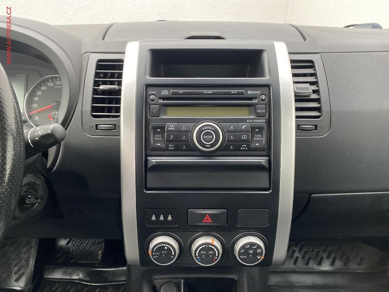 Nissan X-Trail (2011) 2.0 dCi 4x4, AT, xenon - fotka 12 z 17