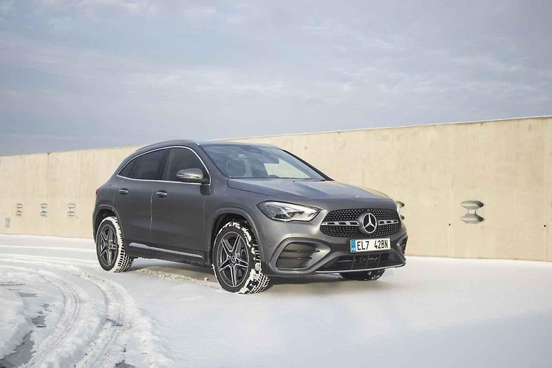 GLA s hybridem do zásuvky je ideální volbou do města a okolí.