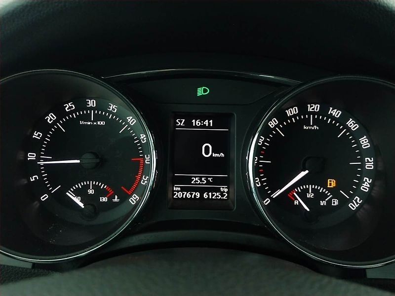 Škoda Superb (2015) Comfort 2.0 TDI, Navi, Xenony - fotka 11 z 21