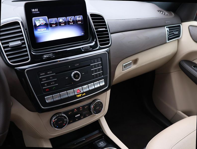 Mercedes-Benz GLS 3,0 350d 190kW 4Matic AMG DPH - fotka 29 z 45