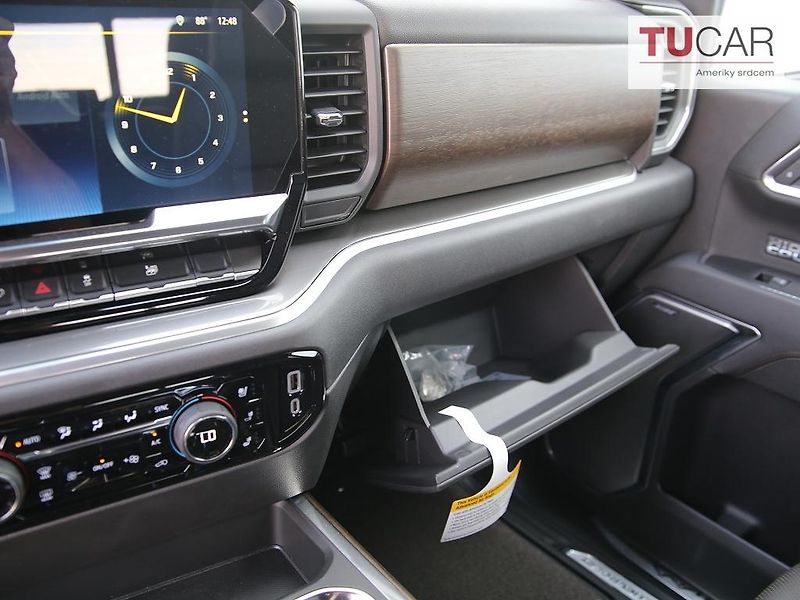 Chevrolet Silverado (2025) High Country 6.2 V8  - fotka 35 z 47